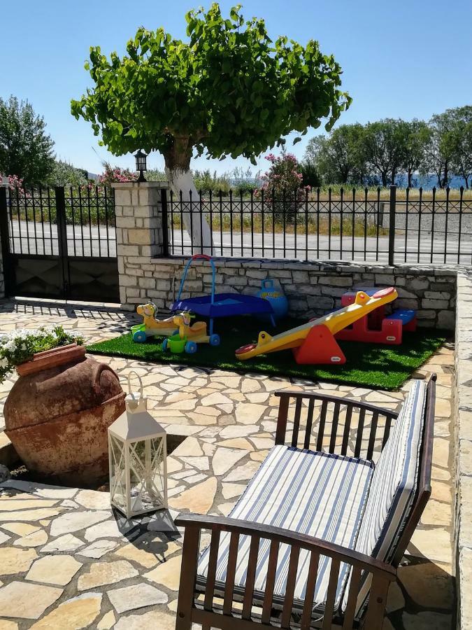 Eleftheria'S Apartments Eratini Bagian luar foto