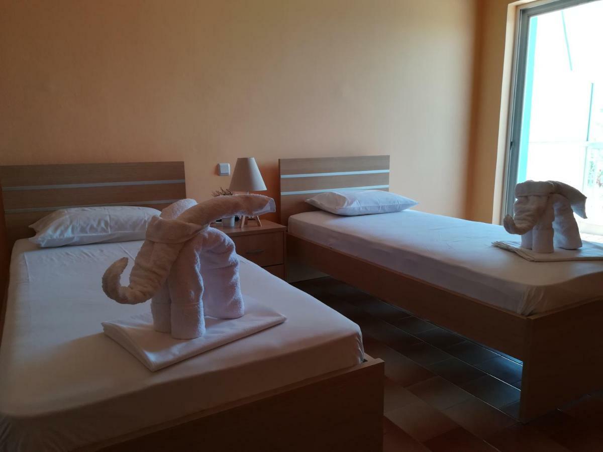 Eleftheria'S Apartments Eratini Bagian luar foto